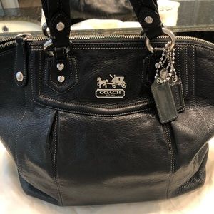 Beautiful Coach Bag! Worn only a year!